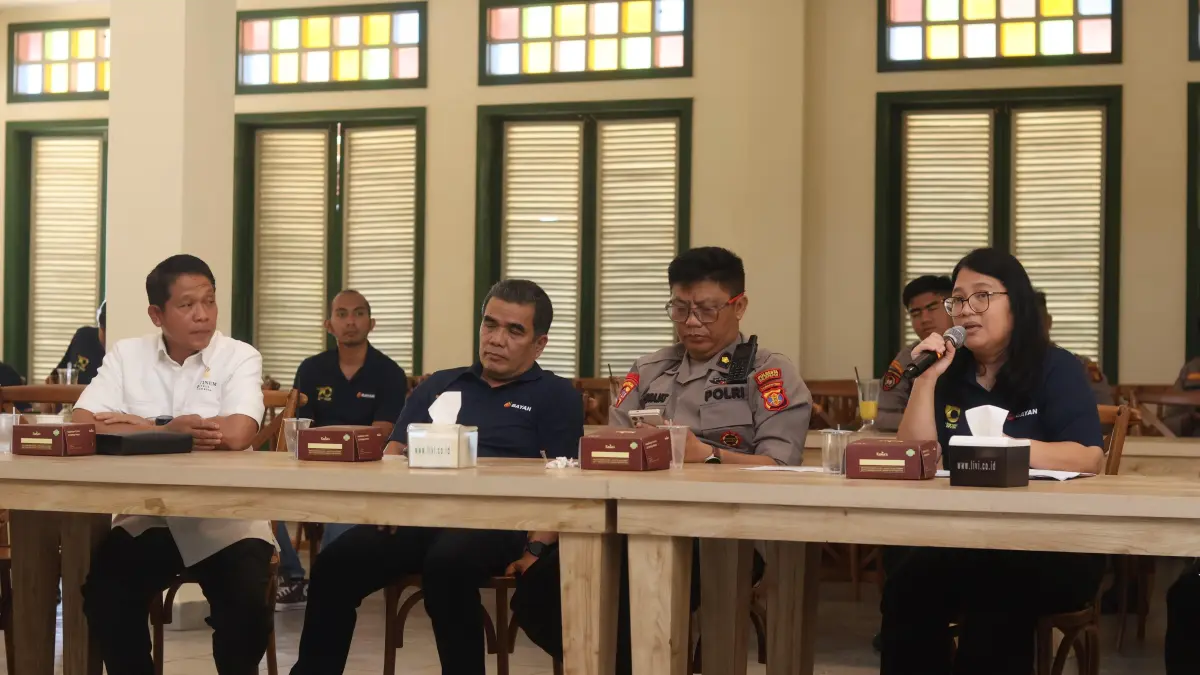 ANIMO: PPM Site Coordinator PT Bayan Resources Tbk Yuli Widiastuti (kanan). (Anggi Pradhita/KP)