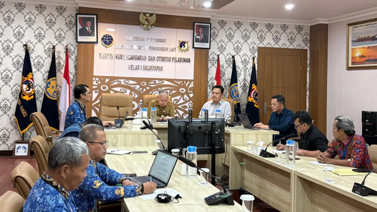 Kepala Kantor Wilayah V KPPU FY Andriyanto (kanan) saat melakukan koordinasi dengan KSOP Balikpapan terkait pemetaan kondisi persaingan usaha pada sektor jasa kepelabuhanan, Kamis (20/8). (IST)

&nbsp;
