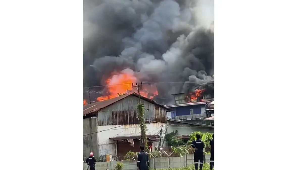 Tangkapan layar kebakaran di kawasan Dahor atau belakang Apartemen Pertamina yang terjadi pada Kamis (20/8/2026).