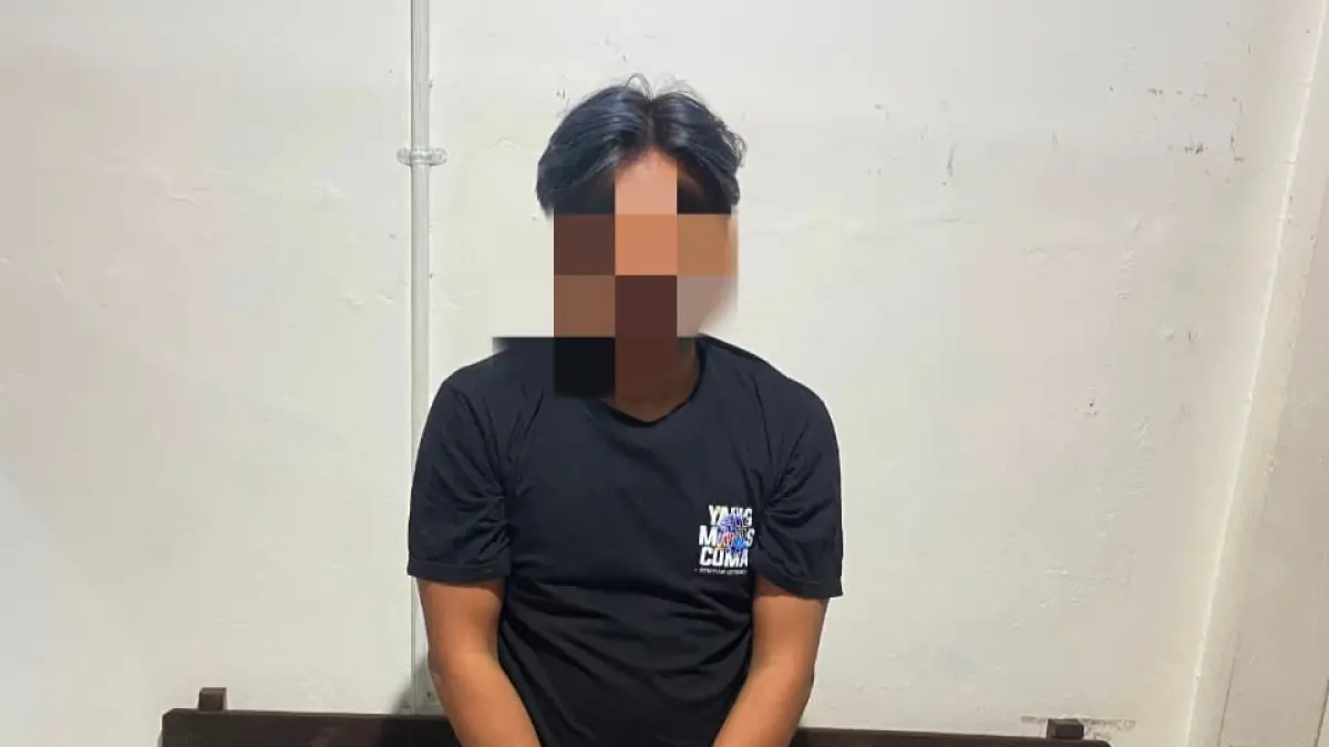 Tersangka penyalahgunaan dan peredaran gelap narkotika berinisial MRB (32) saat diamankan di Mapolres Paser, Tanah Grogot, Kabupaten Paser.