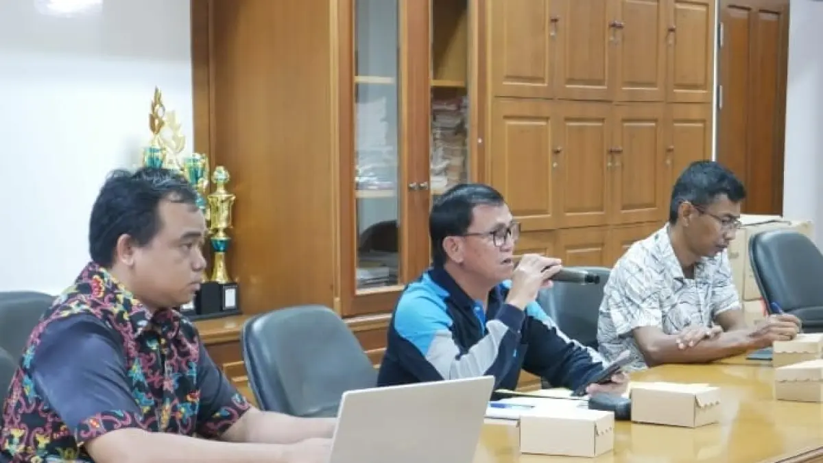 DISKUSI: Forum konsultasi publik Dinas PUPR Kubar. 