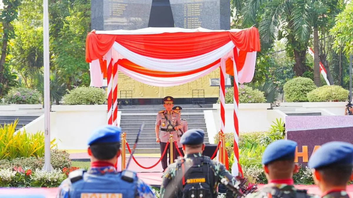 Kapolri Jenderal Listyo Sigit Prabowo saat memimpin upacara peringatan Hari Juang Polri tahun lalu. 