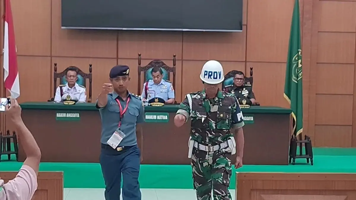 Mayor Laut Faisal Mulia  saat menjalani persidangan, terbukti menggunakan fasilitas TNI untuk bisnis narkoba. (FOTO: IST)
