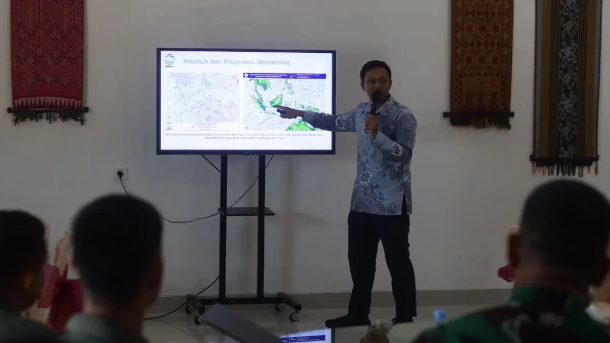 MOFIKASI: Tim gabungan siap melakukan Operasi Modifikasi Cuaca (OMC) di kawasan IKN dan Kaltim sepekan ke depan. (ANGGI PRADITHA/KP)