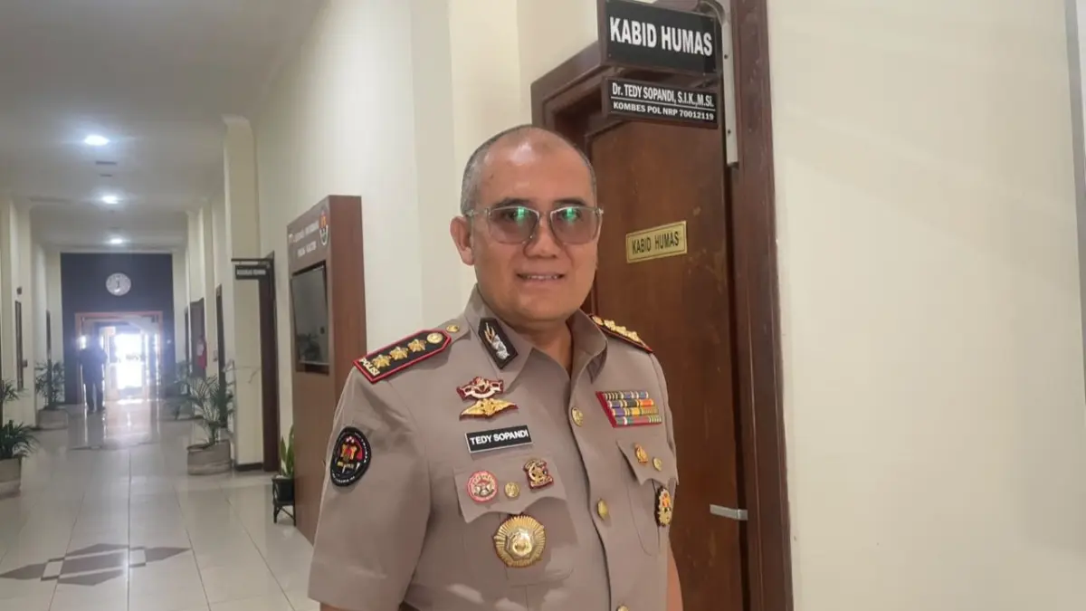 PERKEMBANGAN: Kabid Humas Polda Kaltim Kombes Tedy Sopandi menyampaikan perkembangan pemeriksaan perwira Polresta Samarinda bernisial AS terkait dugaan pelanggaran Kode Etik Profesi Polri. Jumat, (21/8). (TAUFIK/KP)