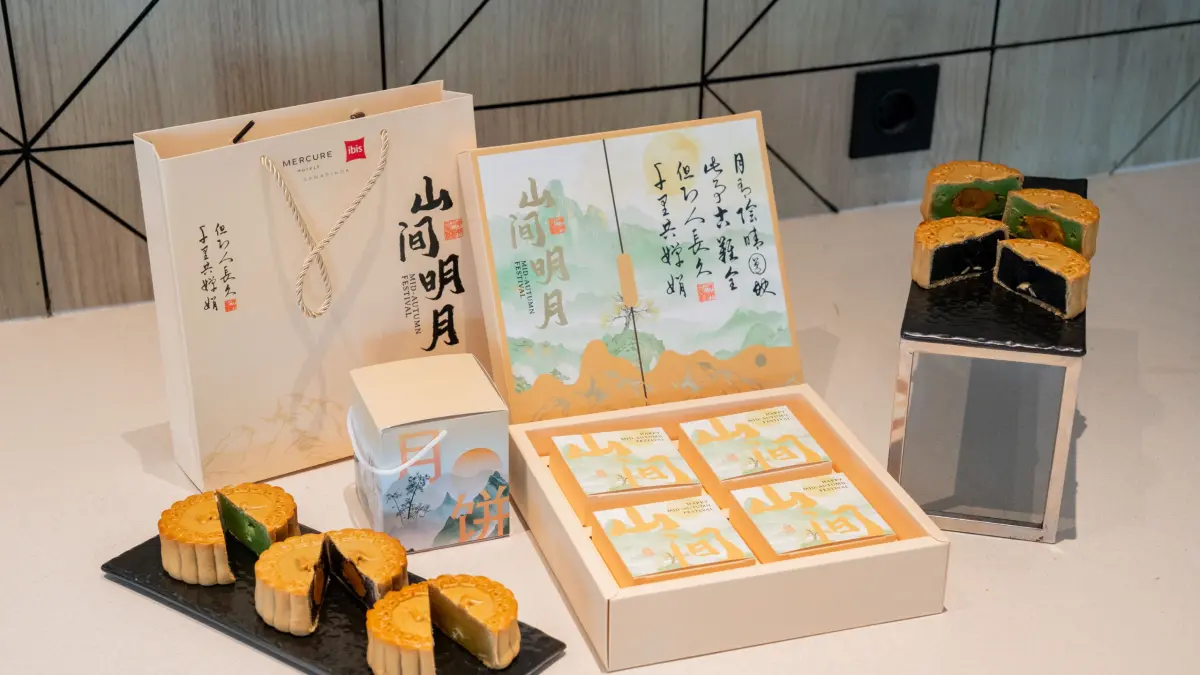 MOONLIT: Menyemarakkan Mooncake Festival, Mercure-Ibis Hotel Samarinda hadirkan Moonlit Heritage dengan lima varian rasa.