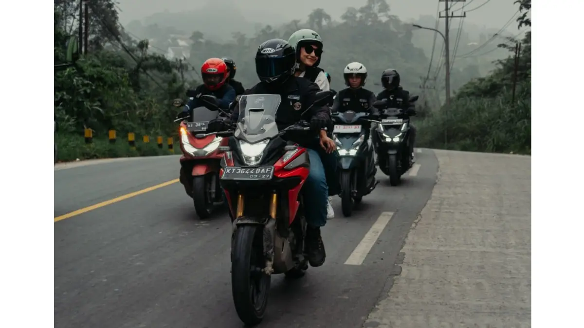 Astra Motor Kaltim 2 membagikan tips aman berkendara di tengah kabut asap karhutla di Kaltim. (IST)
