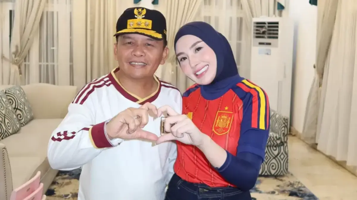 Gubernur Kalteng Agustiar Sabran dan istri, Aisyah Thisia Halijam.