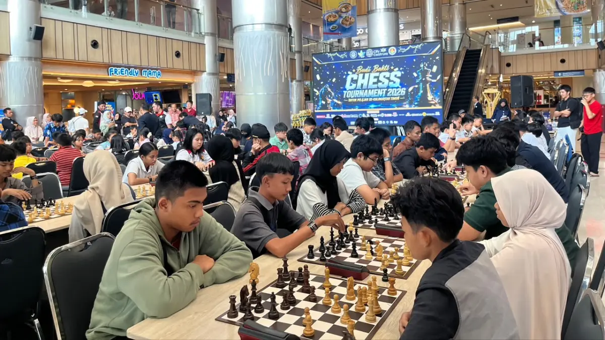Seratus pelajar dari berbagai daerah di Kaltim bersaing dalam Budi Bakti Chess Cup 2026 di Samarinda. (NASYA RAHAYA/KALTIM POST)