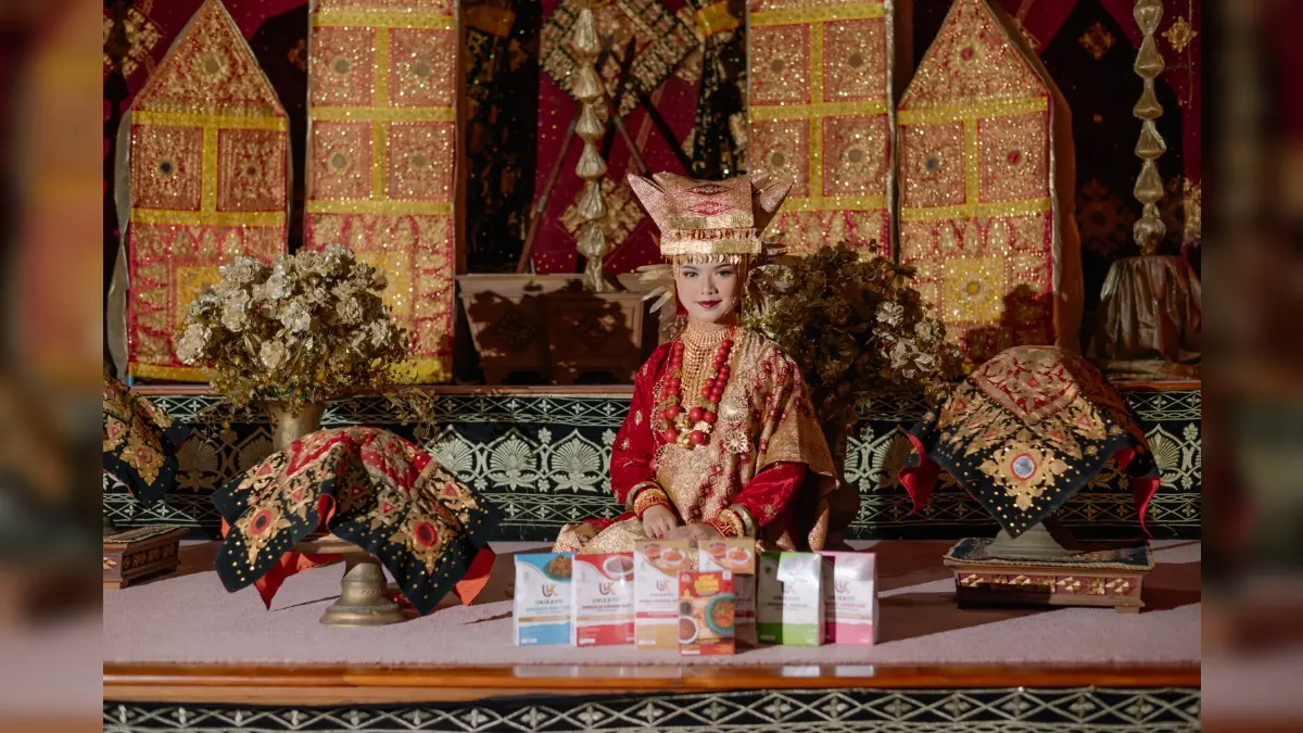 Laurencia De Rcho menjadi finalis J&T Super Seller 2026 melalui Unikayo, bisnis bumbu khas Minangkabau yang telah memperluas pasar hingga mengikuti berbagai pameran internasional. (Foto: Istimewa)