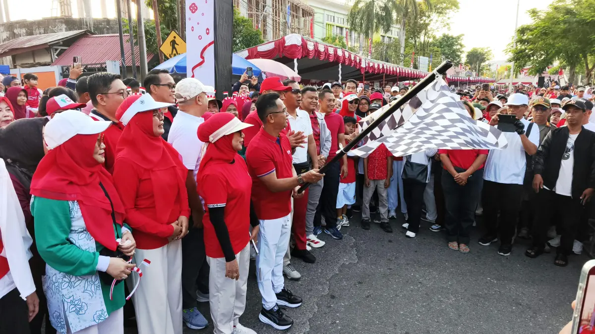 &nbsp;

&nbsp;

Ribuan peserta jalan sehat memeriahkan Launching CFD dan HUT ke-81 RI di Kecamatan Balikpapan Selatan dilepas Wali Kota Balikpapan. (LUPUS/KP)

&nbsp;