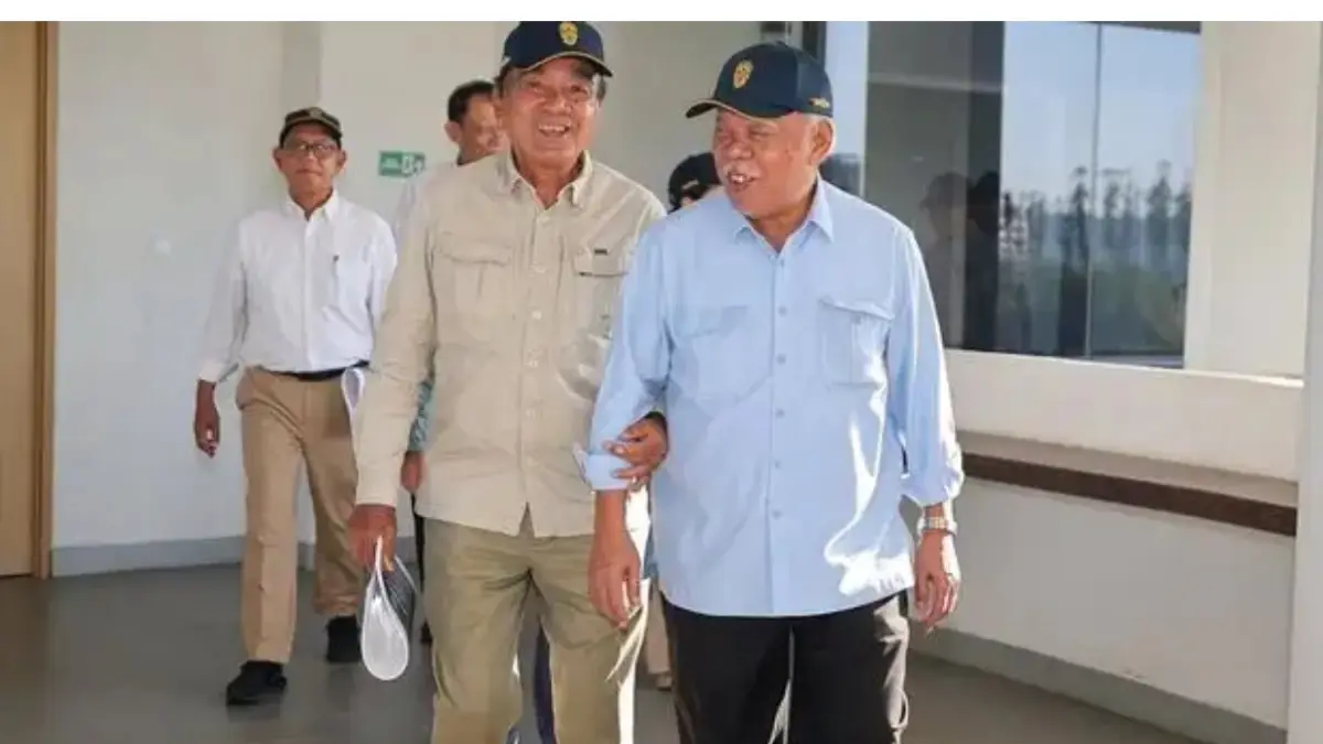 Siswono Yudo Husodo, meninjau kawasan Ibu Kota Nusantara (IKN) bersama Basuki Hadimuljono. Siswono menjajaki peluang investasi perumahan di Wilayah Perencanaan (WP) 2. (FOTO: IST)