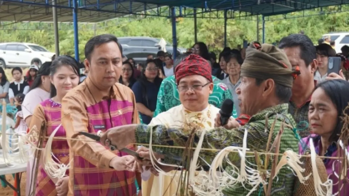 FASILITAS WARGA: Bupati Kutai Barat resmikan Gereja Santo Ignasius Loyola Stasi Sembuan. IST/KP