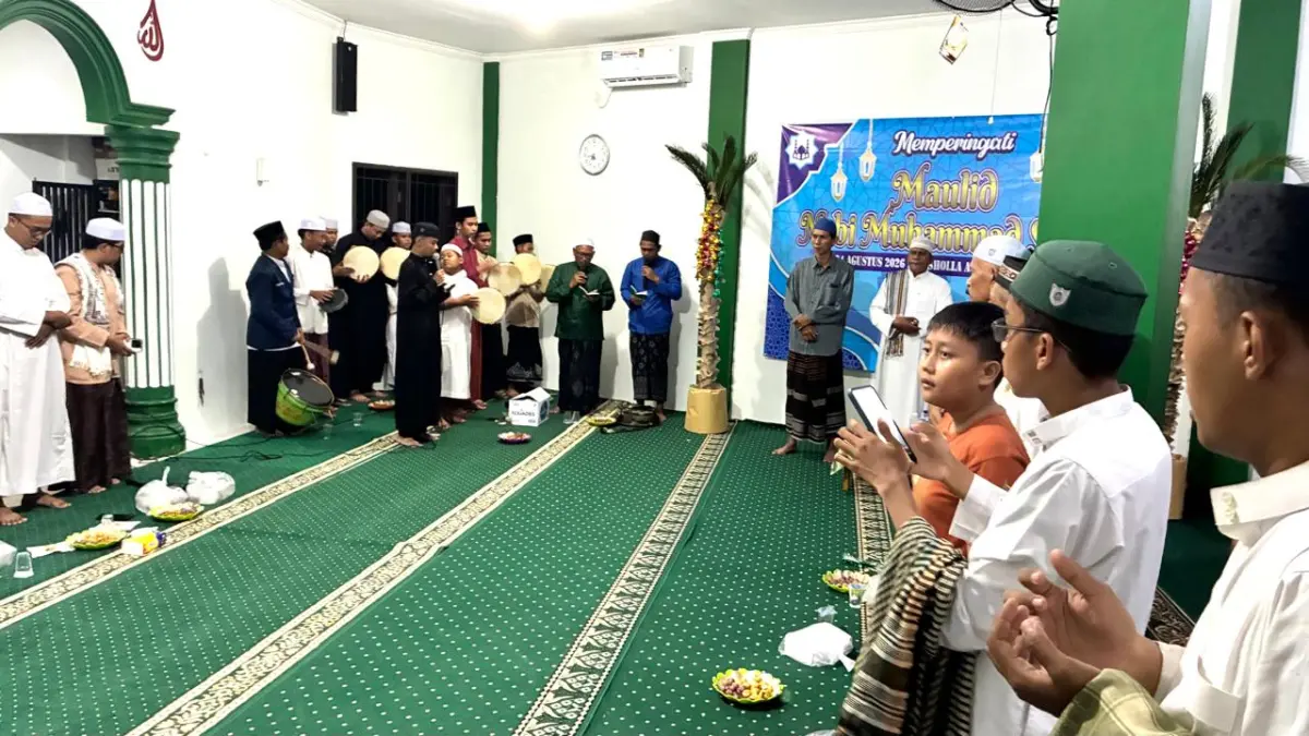 MAULID: Peringatan Maulid Nabi Muhammad SAW di Musala Ar Rozzaq penuh kekeluargaan serta ajang silaturahmi.