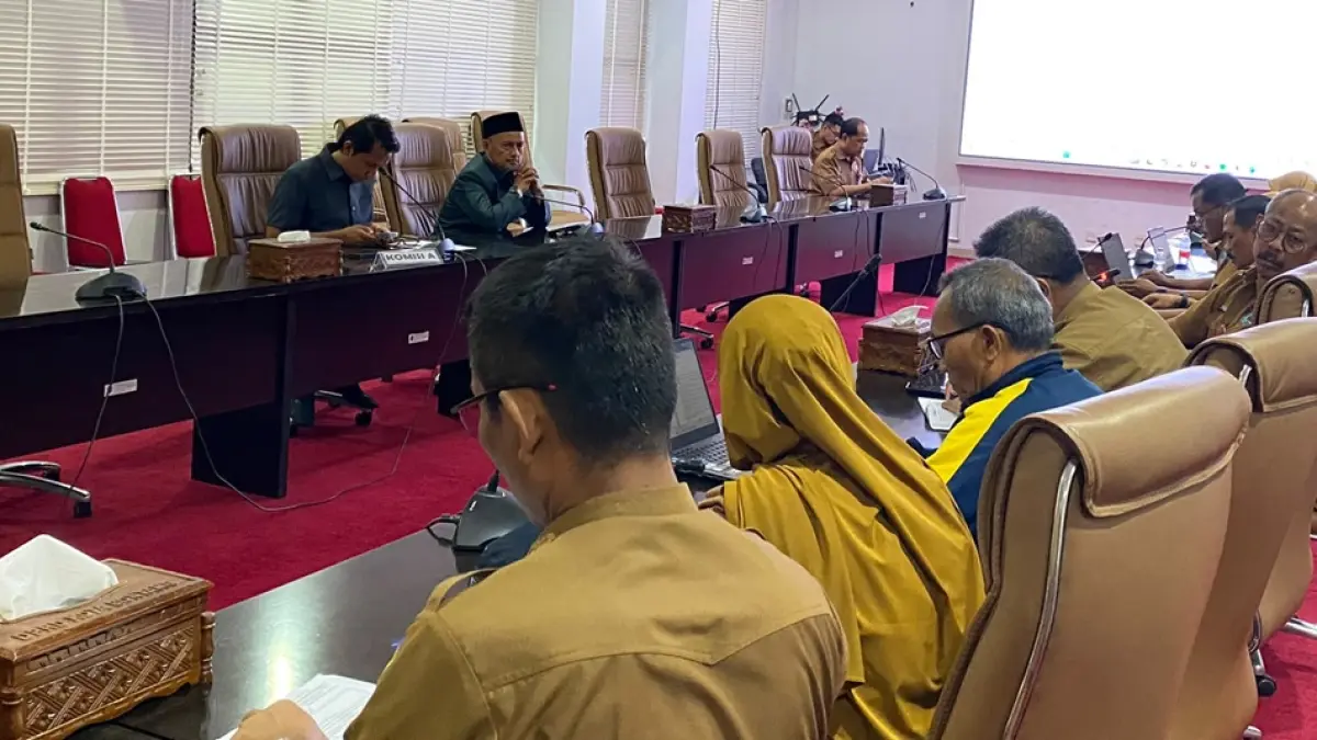 TAHAP AKHIR: Pembahasan raperda insentif guru sudah rampung Bersama DPRD, selanjutnya akan dilakukan konsultasi publik. ADIEL KUNDHARA/KP