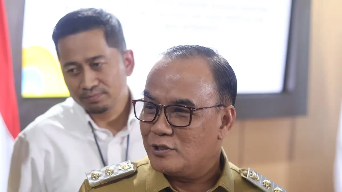 Wakil Wali Kota Balikpapan Bagus Susetyo saat memberikan keterangan terkait penerbitan Surat Edaran penyaluran BBM bersubsidi jenis Biosolar dan Pertalite di Balikpapan, Kalimantan Timur. (ANGGI PRADITHA/KP)