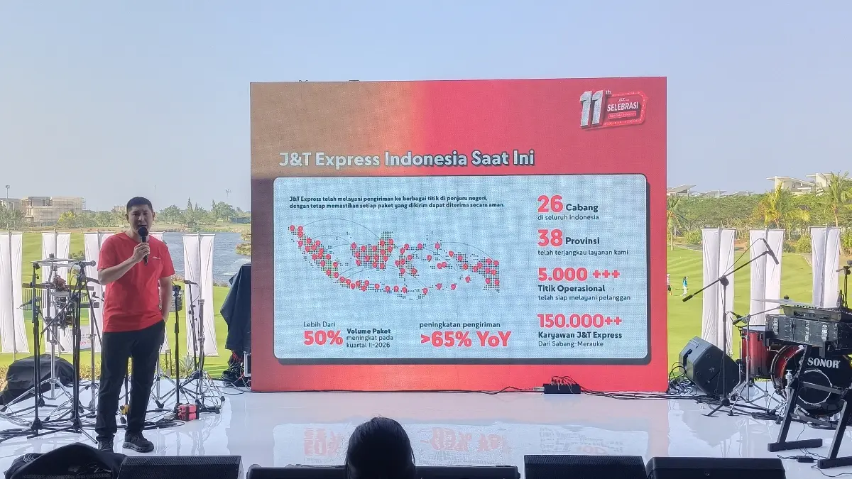 CEO J&T Express Robin Lo menyampaikan strategi perusahaan dalam memperkuat layanan logistik melalui teknologi pada perayaan 11 tahun J&T Express.