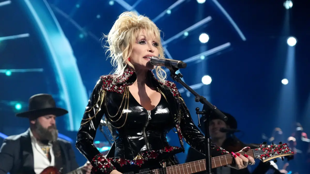 Legenda musik country Amerika Serikat, Dolly Parton meninggal dunia, Selasa (25/8/2026). (rolling stone)