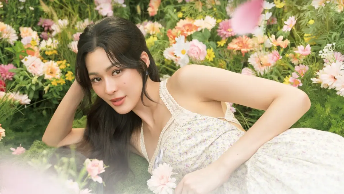 Lingling Kwong dinobatkan sebagai wanita tercantik di dunia 2026.