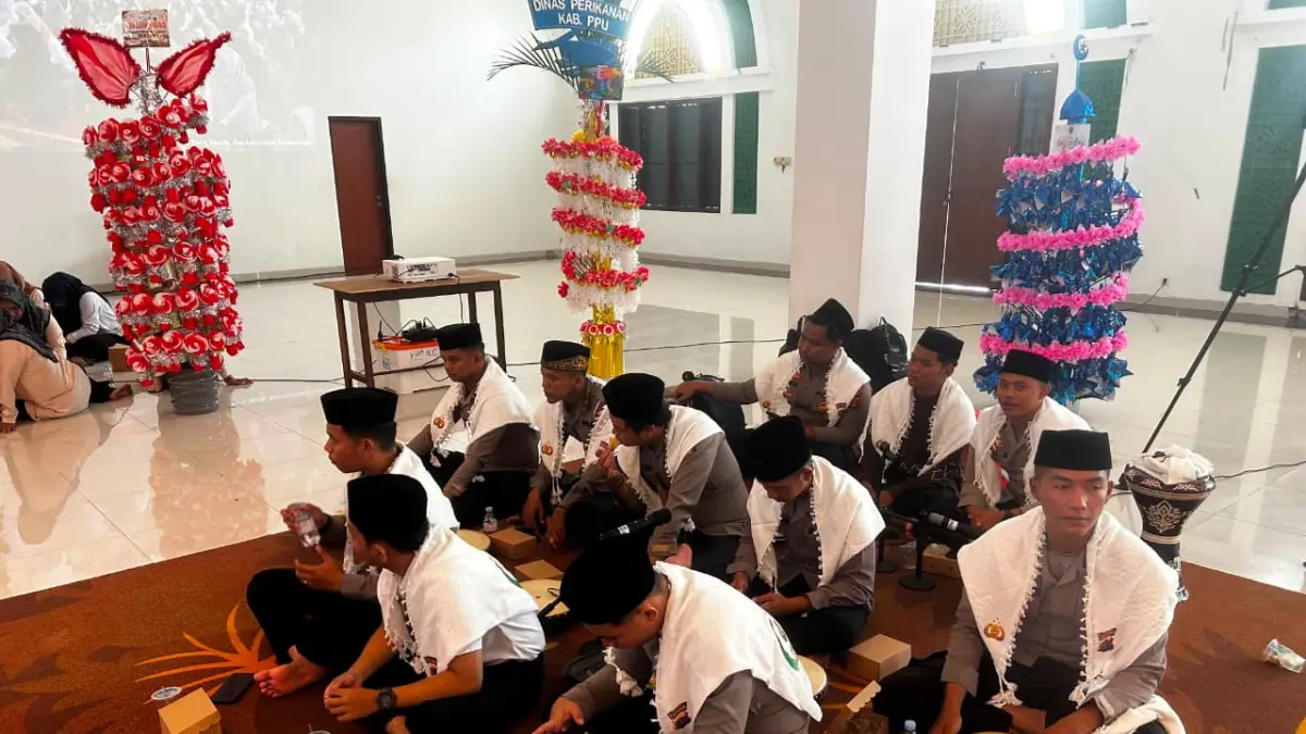 MAULUD NABI: Grup Habsyi Polres PPU bersiap-siap untuk tampil menyemarakkan kegiatan peringatan Maulud Nabi Muhammad SAW.(Dok.Humas Polres PPU)
