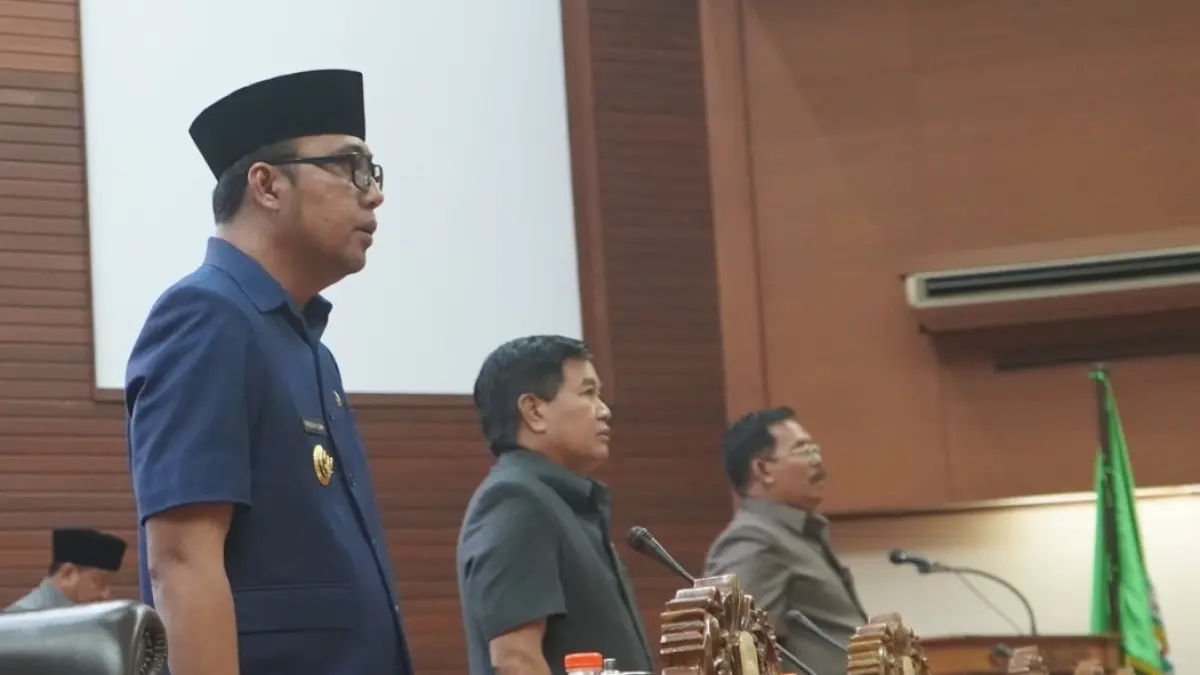 RAPERDA: Frederick Edwin menghadiri sidang paripurna DPRD Kutai Barat. 