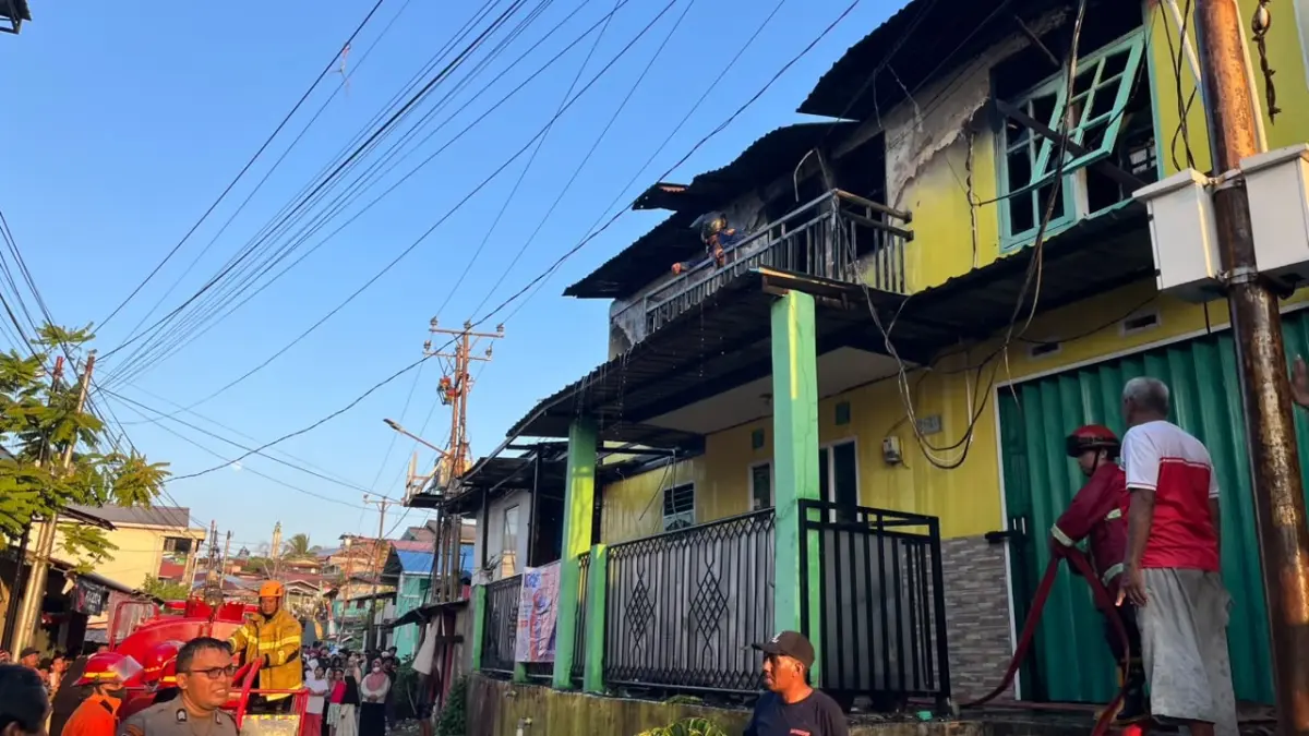 Situasi lokasi kebakaran di kawasan Gang Buntu Jalan Sulawesi RT 45 Karang Rejo, Balikpapan Tengah. (Foto: Anggi/Kaltim Post)