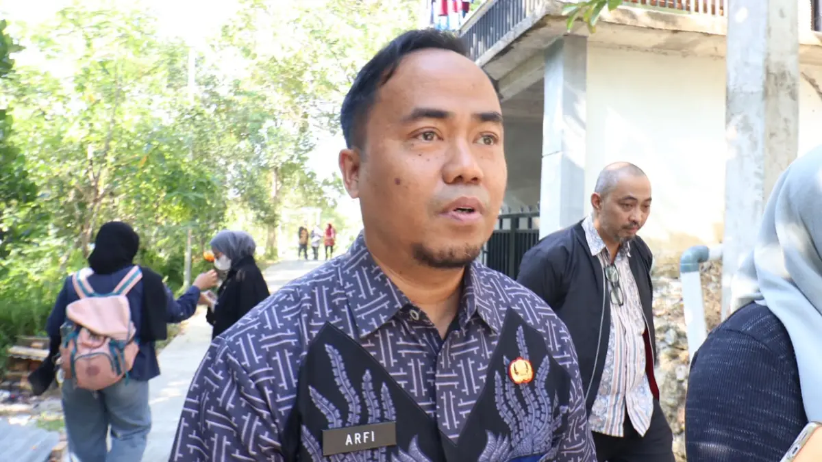 SOLUSI: Kepala Dinas Sosial Kota Balikpapan, Arfiansyah, memberikan keterangan terkait percepatan pendaftaran uji coba Perlinsos Digital di Balikpapan yang akan berakhir pada 31 Agustus 2026. ANGGI PRADITHA/KP