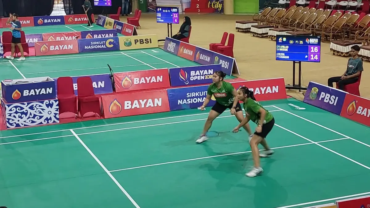 PERSAINGAN: Pertarungan Bayan Open berlanjut di babak perempat final, klub besar berebut tiket. (OKTAVIA MEGARIA/KP)