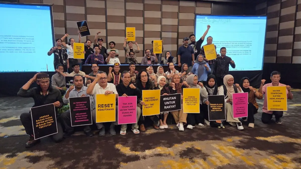 KONSOLIDASI KEHUTANAN: Para pendamping hukum rakyat dan aktivis lingkungan se-Kalimantan menggelar Konsolidasi Koalisi Reset Kehutanan Regional Kalimantan di Balikpapan, Rabu (26/8/2026), untuk merumuskan langkah advokasi penyelamatan ruang hidup masyarakat adat. 