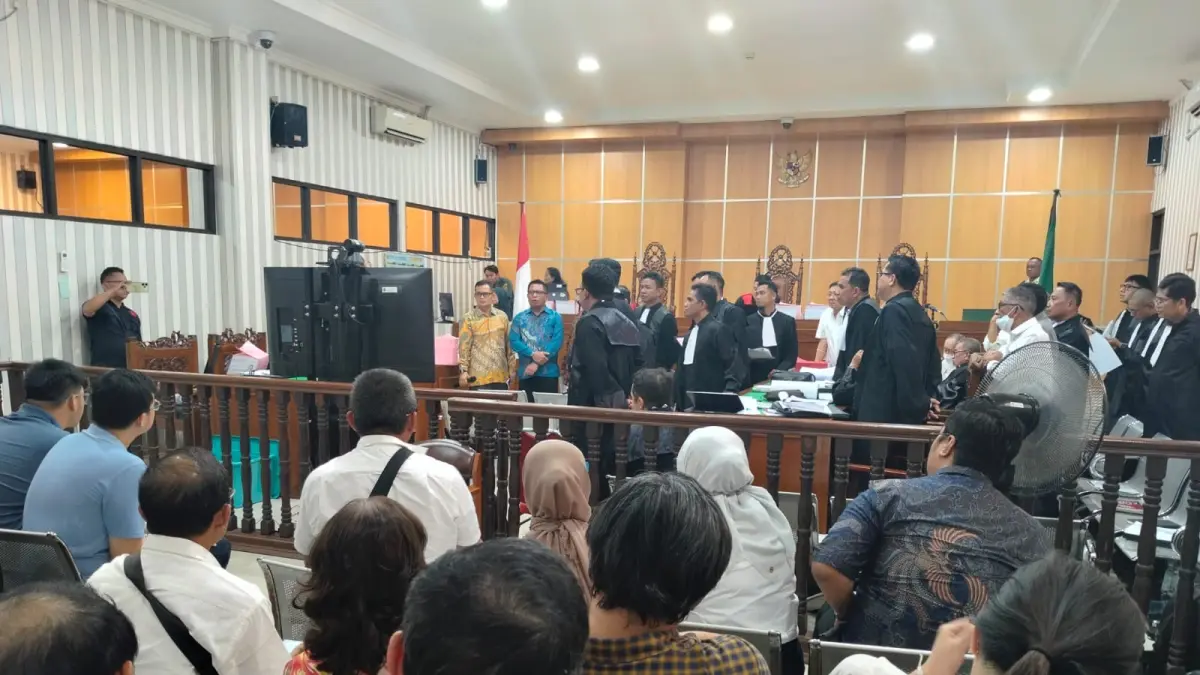 Suasana persidangan perkara korupsi tambang PT JMB Grup di Pengadilan Tipikor Samarinda, Rabu (26/8) malam.