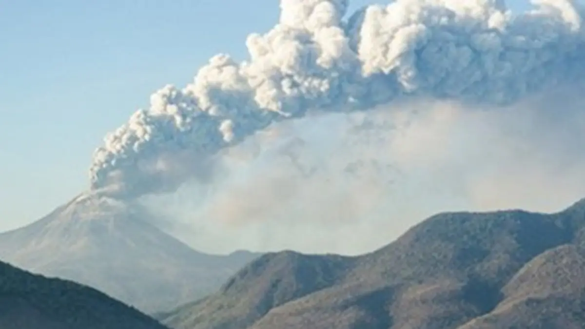 Ilustrasi, Gunung Lewotobi di Nusa Tenggara Timur, erupsi hari ini, 28 Agustus 2026. (jawapos)