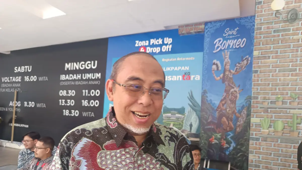 TARGET: General Manager Plaza Balikpapan Aries Adriyanto saat memberikan keterangan terkait penyediaan titik singgah armada Balikpapan City Trans (Bacitra) dan Bus IKN di area bundaran Plaza Balikpapan. (DINA ANGELINA/KP)