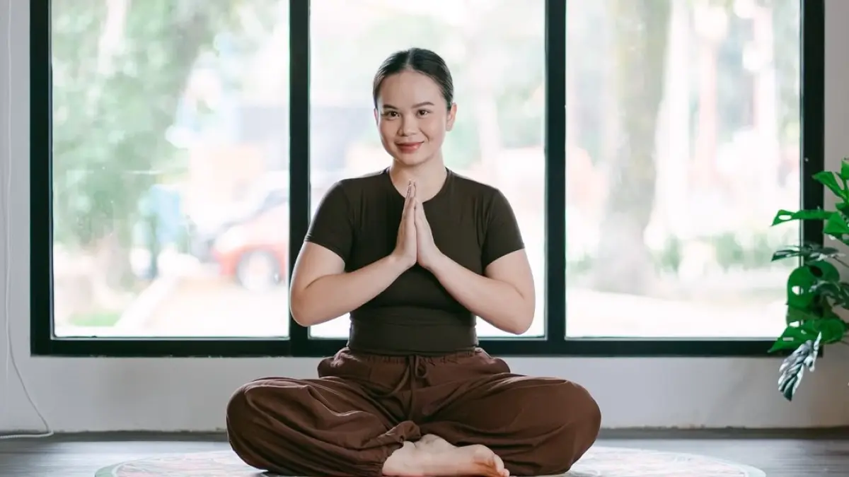 INSTRUKTUR: Pemilik Samskara Yoga, Sharonita Lahai, menghadirkan kelas yoga untuk ibu dan anak di Samarinda. Ia satu-satunya instruktur yoga yang mengantongi sertifikat kids yoga teacher di Samarinda.