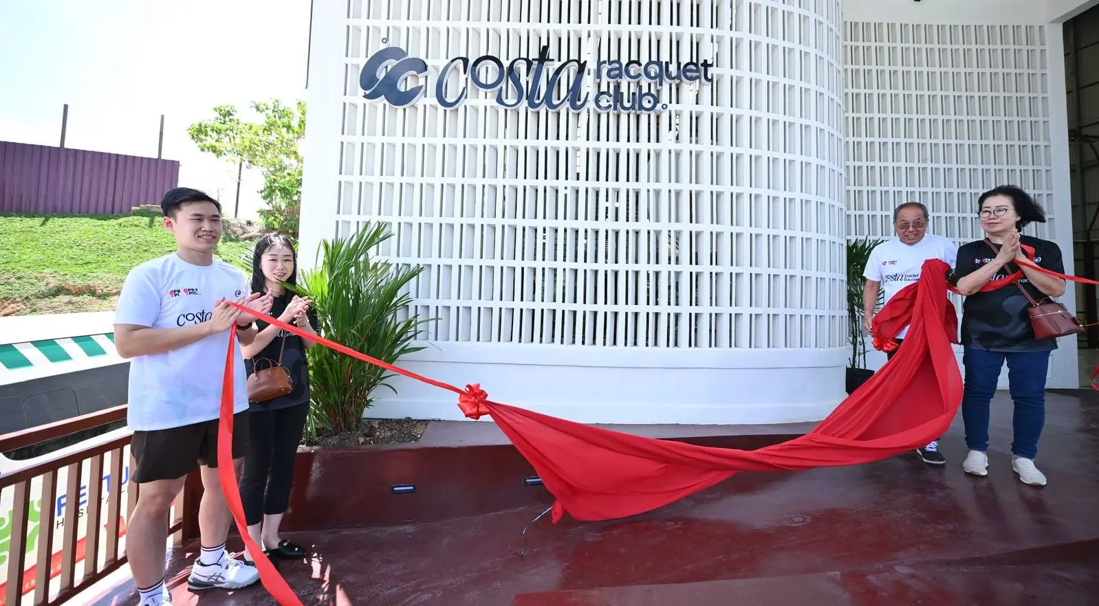 REPRESENTATIF: Costa Padel Tournament juga sekaligus jadi momen peresmian gedung Costa Racquet Club. (Foto: Borneo Photoworks-Costa Padel Tournament Comittee)