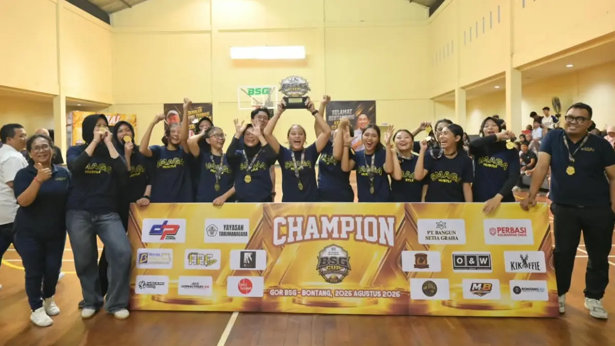 BUAH KONSISTENSI: Smaga Samarinda berhasil meraih gelar juara BSG Cup kategori SMA Putri. DONI ADITYA/KP