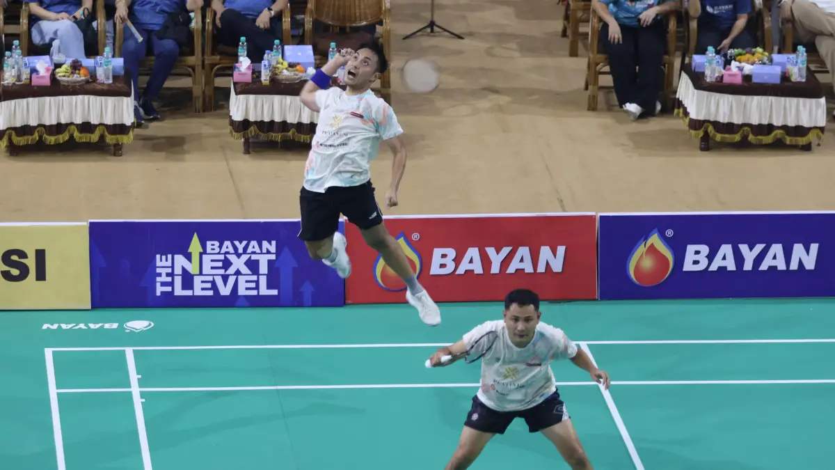 JUARA: Pasangan ganda dewasa putra PB Platinum juarai Bayan Open 2026. (ANGGI PRADITHA/KP)