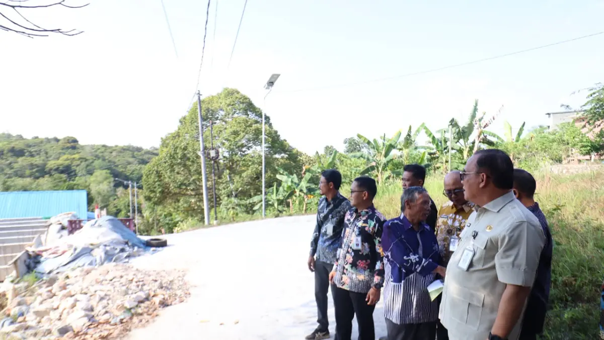 Wakil Wali Kota Balikpapan Bagus Susetyo beberapa waktu lalu meninjau kesiapan lahan sekolah rakyat di Kawasan Bumi Perkemahan Pramuka Kilometer 13 Balikpapan. (ANGGI PRADITHA/KP)