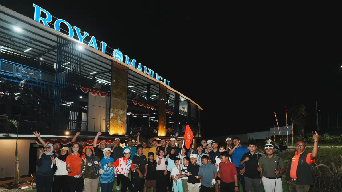 KOMPAK: Seluruh peserta dari berbagai kategori usai mengikuti berbagai rangkaian kegiatan dalam   Putting Green Competition Mini Series Fun Golf seri ketiga. 