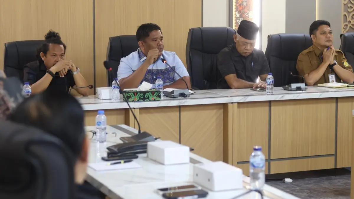 Fauzi Adi Firmansyah memberikan keterangan setelah RDP di Gedung DPRD Balikpapan, Senin (31/8). (FOTO ANGGI PRADITHA/KP)