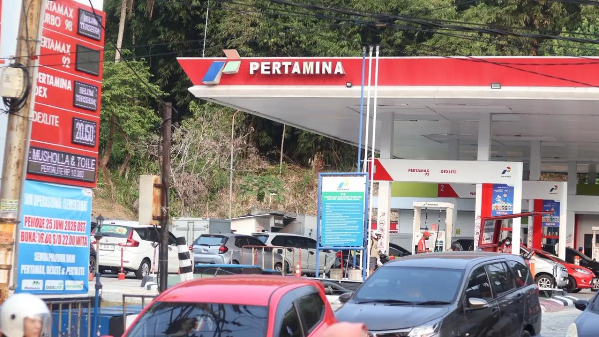 HARUS TAMBAH KUOTA: Pertamina Patra Niaga mendorong Pemkot Balikpapan segera mengajukan usulan tambahan kuota Pertalite ke BPH Migas menyusul tingginya permintaan masyarakat. (FOTO: ANGGI PRADITHA/KP)