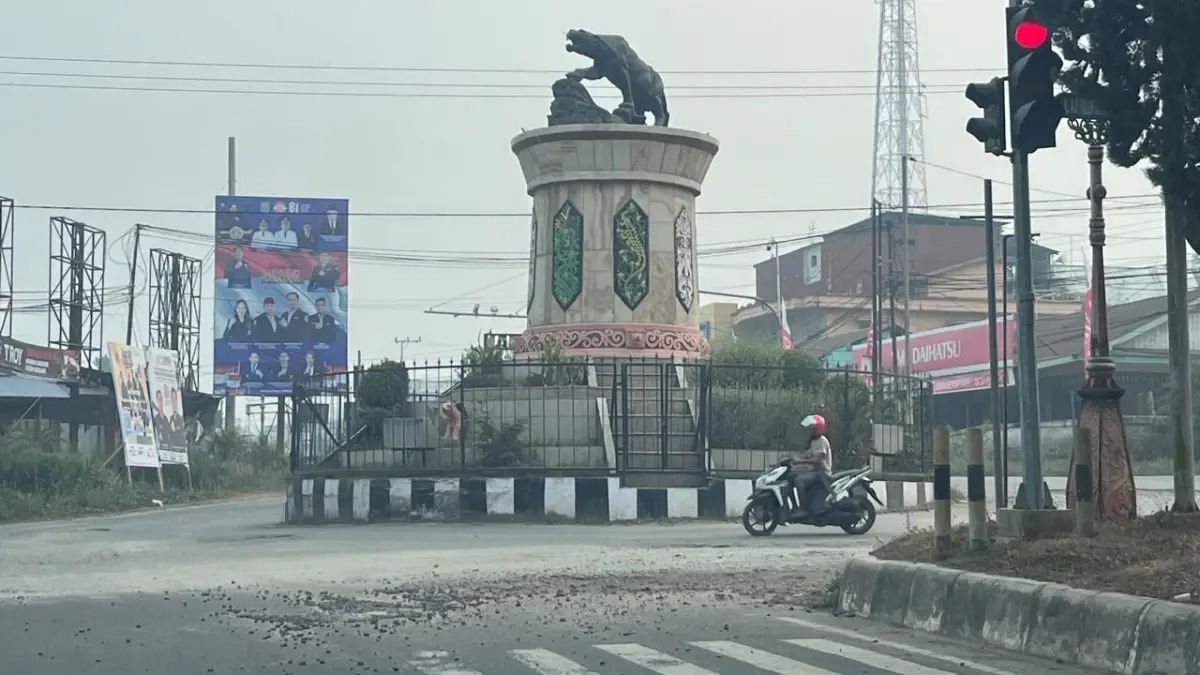 Kualitas udara di Kubar sangat tidak sehat. (FOTO SUNARDI/KP)