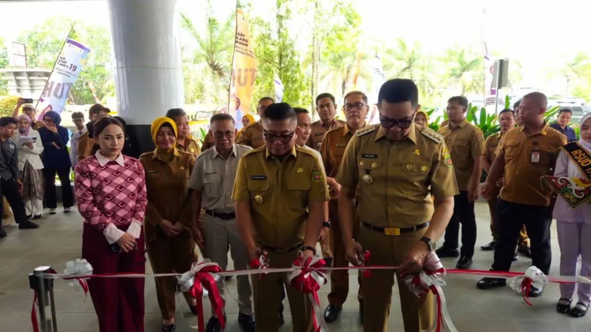 Wali Kota Samarinda Andi Harun bersama Wakil Wali Kota Samarinda Saefuddin Zuhri meresmikan sejumlah gedung fasilitas kesehatan milik Pemkot Samarinda di RSUD IA Moeis, Senin (31/8). (HAFIZ/KP)