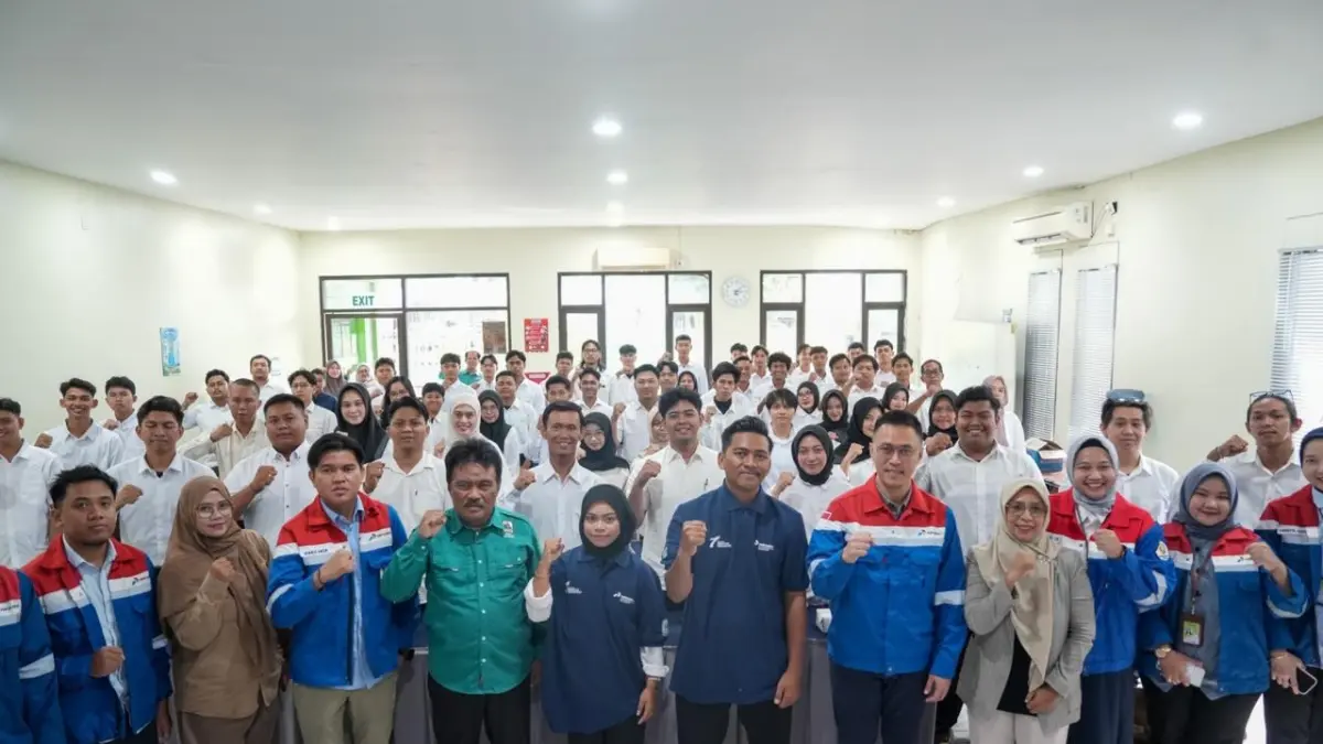 CETAK SDM KOMPETEN: Melalui program peningkatan kompetensi dan sumber daya masyarakat, PT KPB tidak hanya fokus membangun infrastruktur energi masa depan, tetapi juga mencetak sumber daya manusia lokal yang kompeten, dan berdaya saing tinggi di wilayah operasinya.

&nbsp;