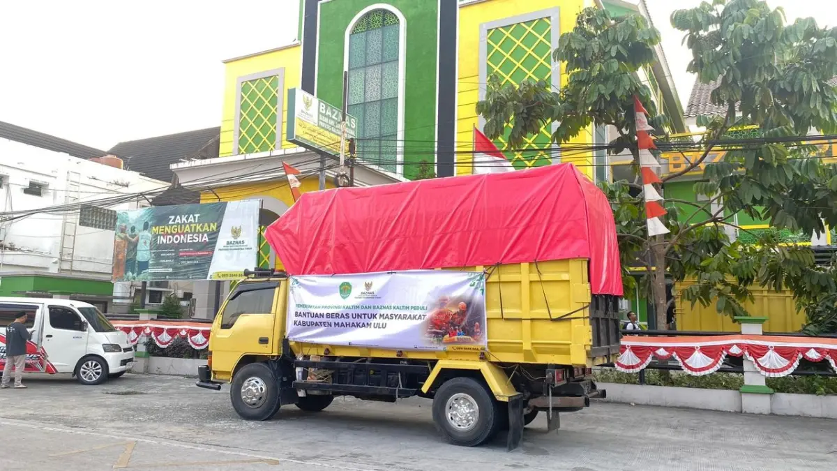 BANTUAN: Tim BAZNAS Kaltim mengirimkan sejumlah bantuan logistik bagi masyarakat kabupaten Mahakam Ulu yang terdampak kekeringan, imbas perubahan iklim.