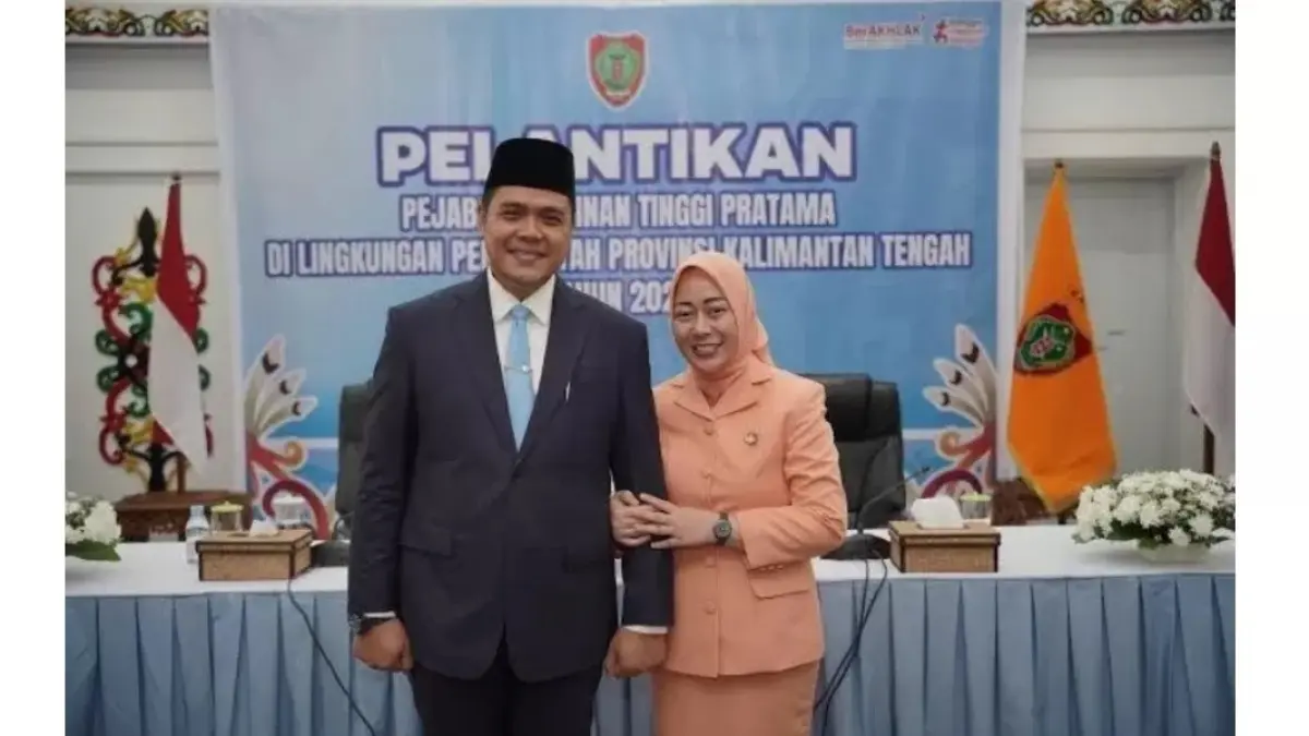 Kadisdik Kalteng Reza Prabowo dan Holly Diany.