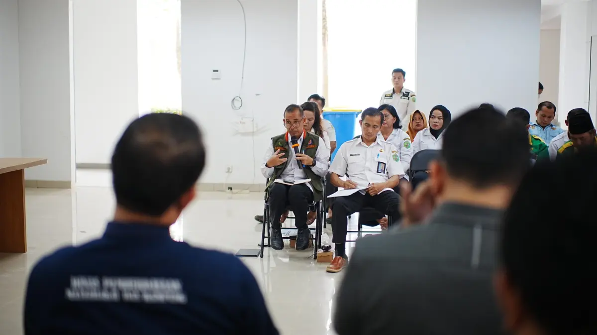 Kalaksa BPBD Mahulu Agus Darmawan menyampaikan laporan pada rakor penyaluran bantuan pangan II di Cafetaria Kantor Bupati, Rabu (2/9). (JODY KRISTIANTO/KP)