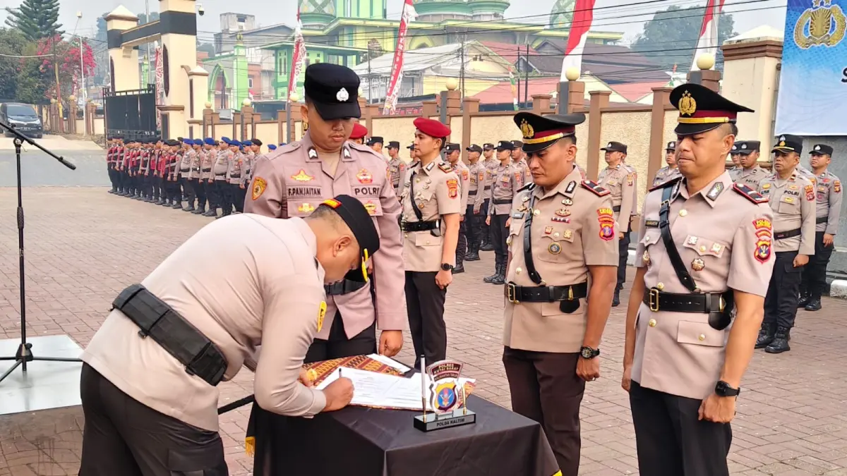 PEJABAT BARU: Upacara serah terima dua pejabat utama dan satu Kapolsek di Makopolres Kubar.&nbsp;