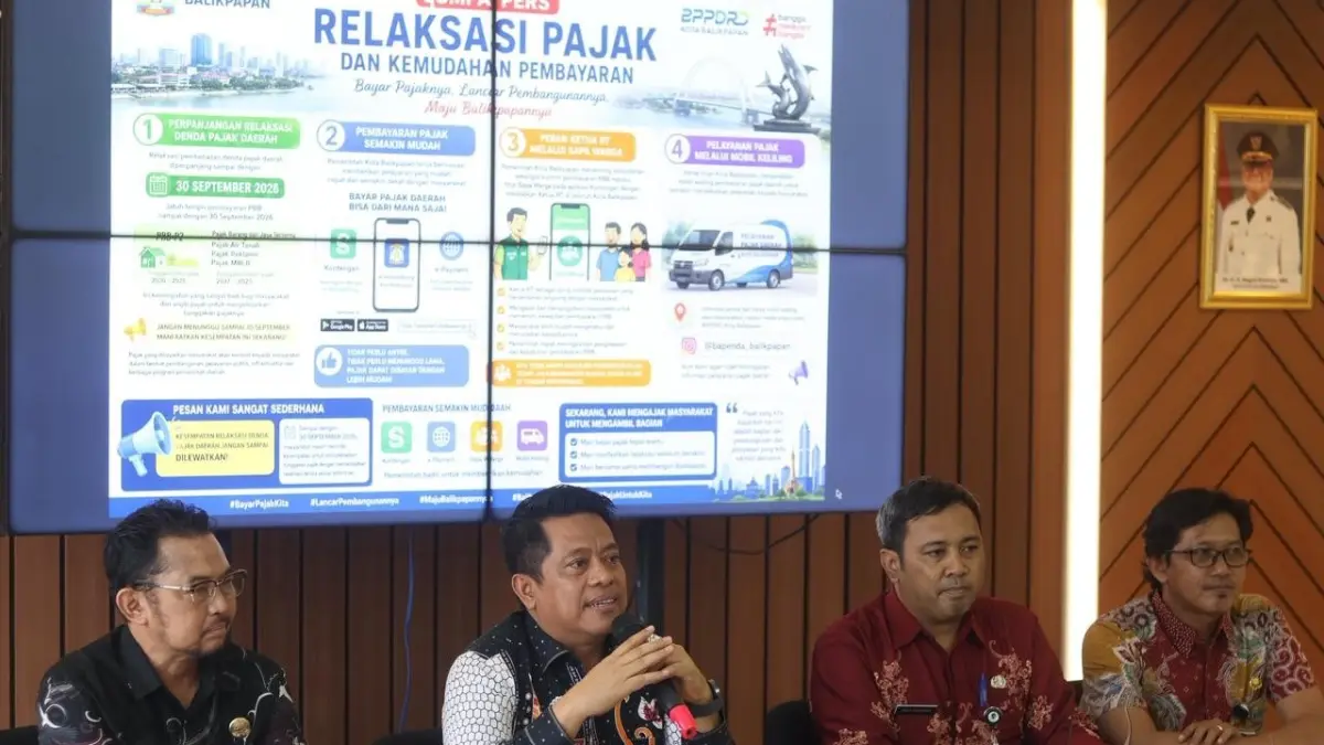 RELAKSASI: Plt Kepala BPPDRD Kota Balikpapan Irfan Taufik memberikan keterangan terkait program pembebasan denda pajak daerah di Balikpapan, Kamis (3/9/2026). Pemkot mengimbau masyarakat memanfaatkan relaksasi ini sebelum 30 September 2026. (ANGGI PRADITHA/KP)