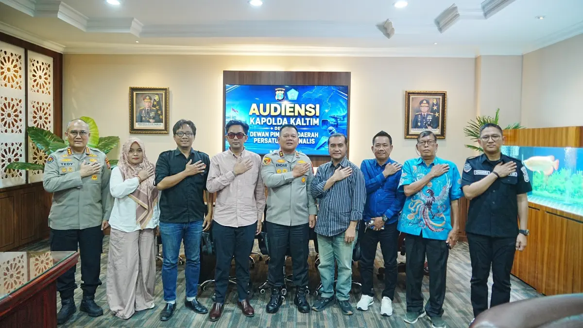 Ketua DPD Persatuan Jurnalis Indonesia Kalimantan Timur Jerison Togelang bersama jajaran pengurus DPD PJI Kaltim audiensi dengan Kepala Polda Kaltim Irjen Pol Endar Priantoro di Ruang Kerja Kapolda Kaltim, Rabu, 2 September 2026. (IST)