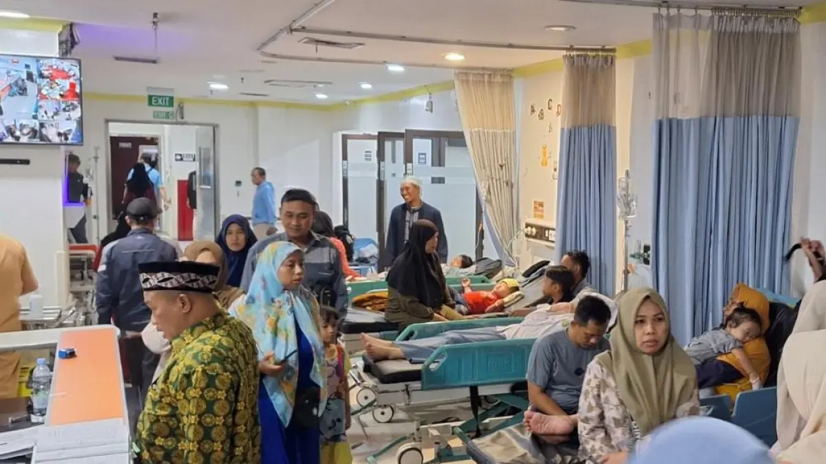 Korban keracunan MBG di Sidoarjo menjalani perawatan di sejumlah fasilitas kesehatan setelah mengalami keluhan mual, muntah, dan pusing usai menyantap makanan MBG. (IST)